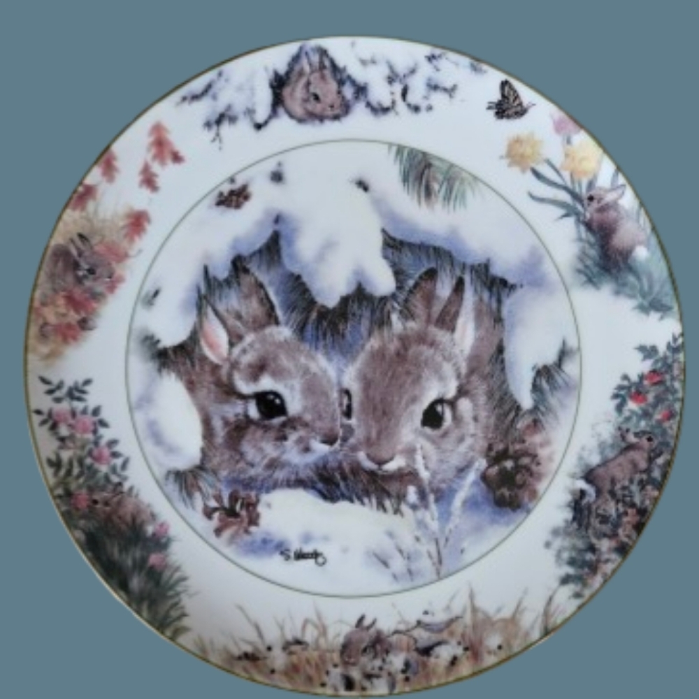 Bradford Exchange December Cuddle Backyard Buddies by Sarah Woods Plate